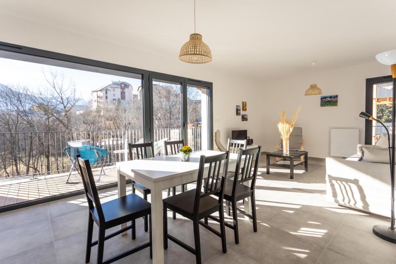 Au Calme Des Sommets - Vue Montagne Apartment Амбрюн Екстериор снимка